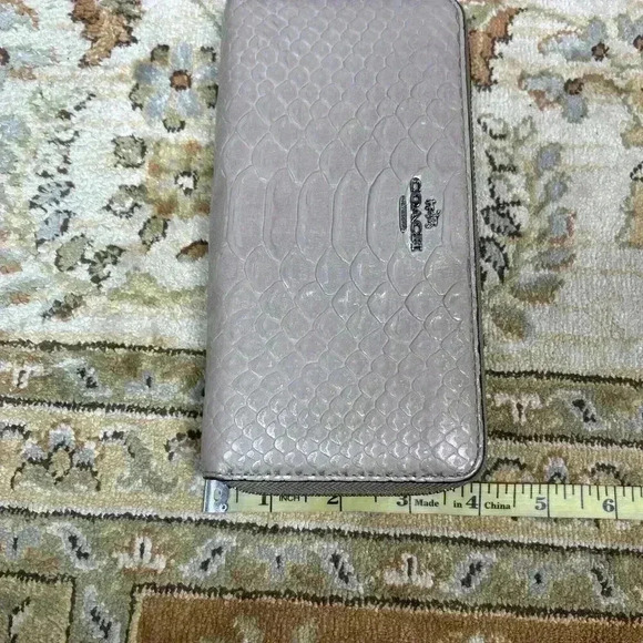 Coach Wallet Accordion Zip Embossed Leather Gray Color - Picture 8 of 9
